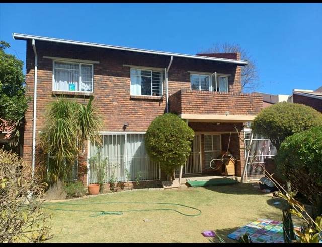 3 BEDROOM TOWNHOUSE FOR SALE IN BOKSBURG SOUTH
